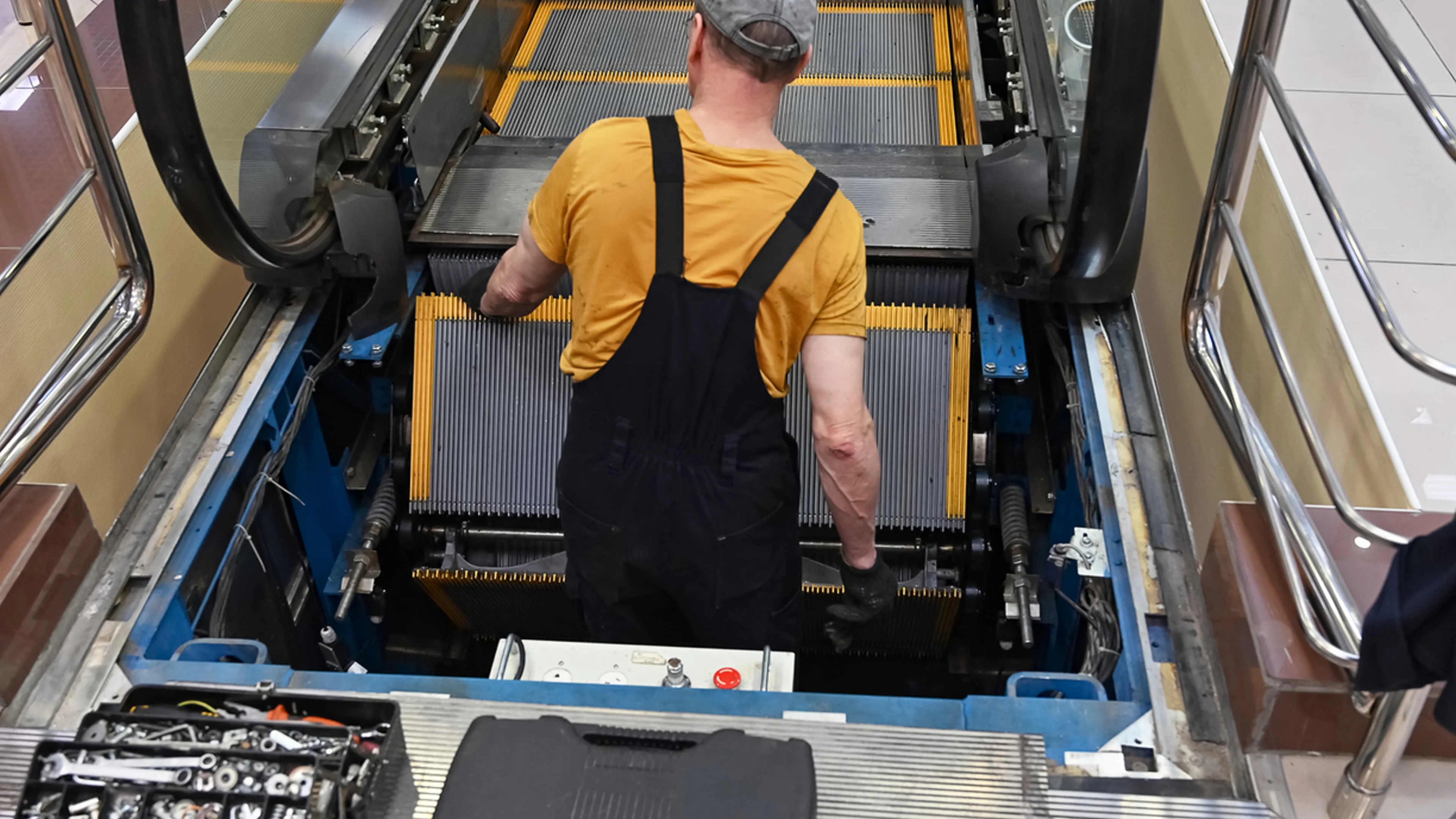 Yürüyen Merdiven Sistemlerinde Düzenli Kontrol